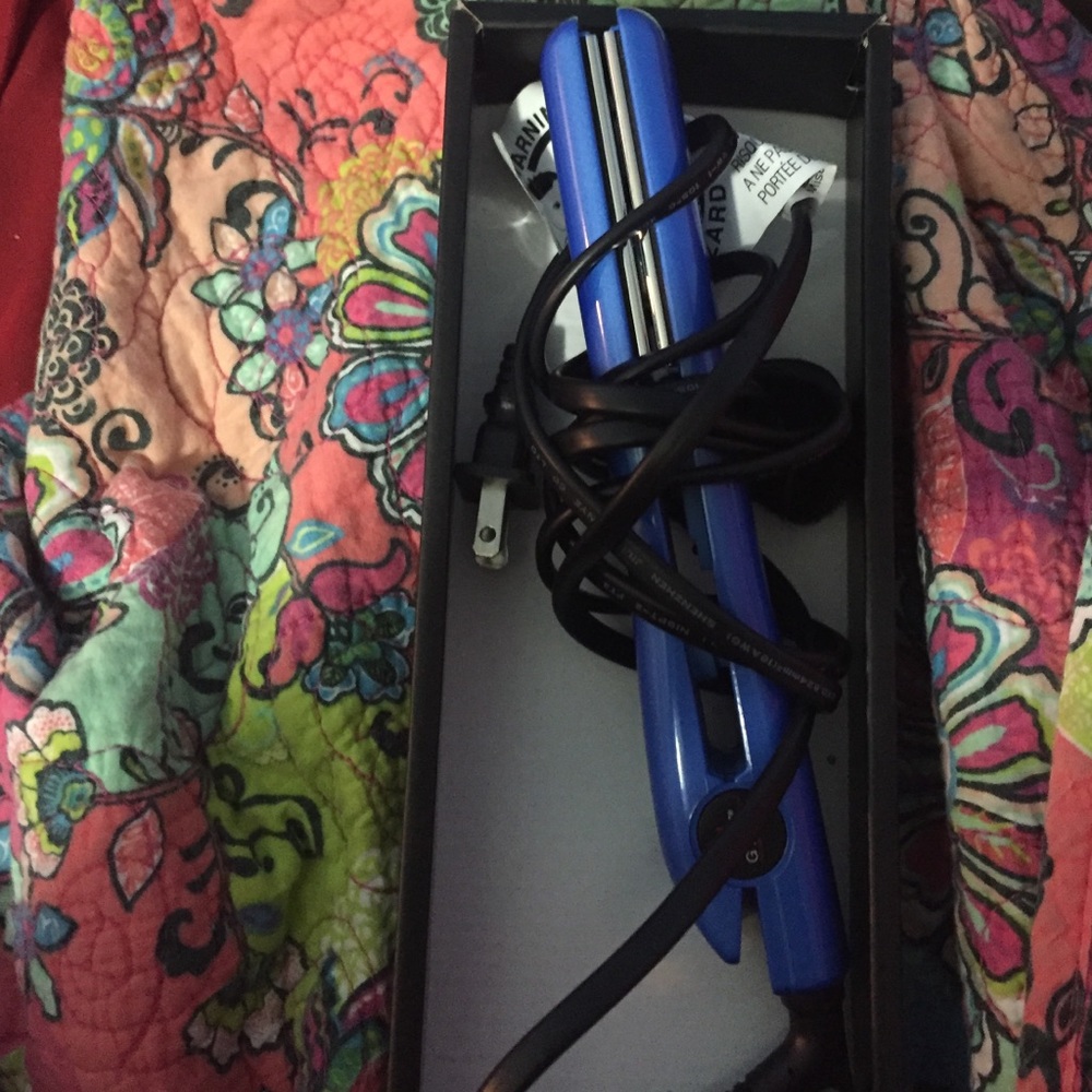Chi Smart travel size straightener