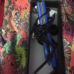 Chi Smart travel size straightener