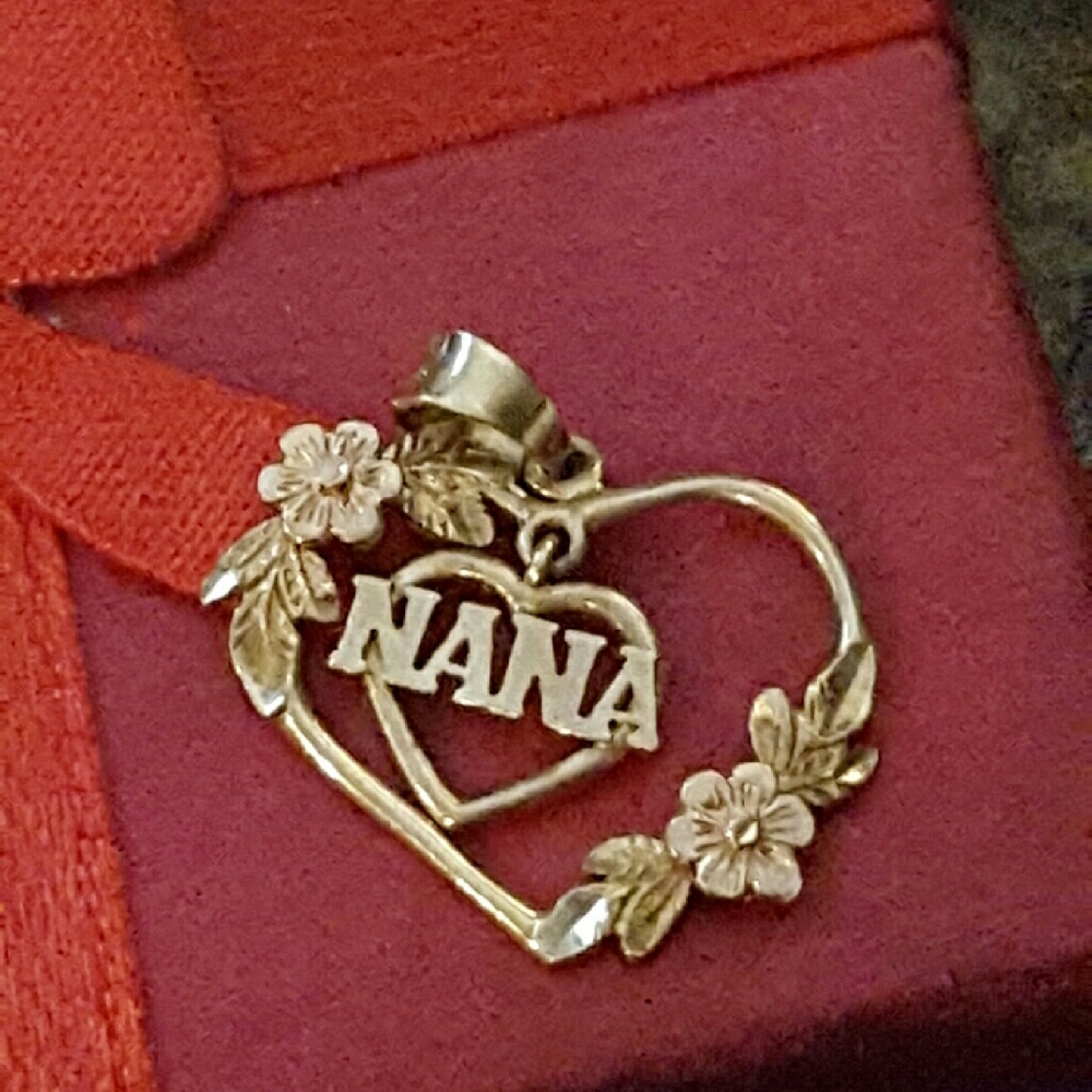 10kt gold "Nana" Charm