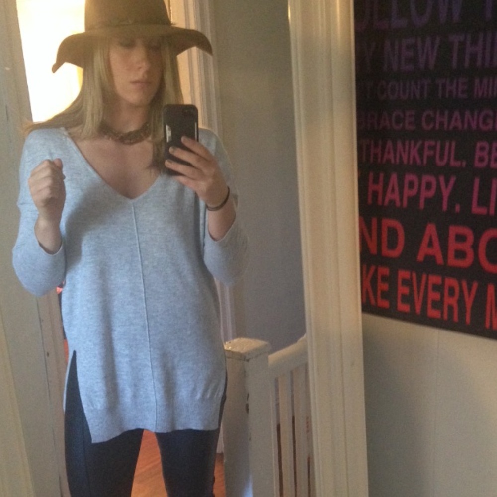 🚫 SOLD 🚫 Boutique Tunic v-neck sweater 🚫