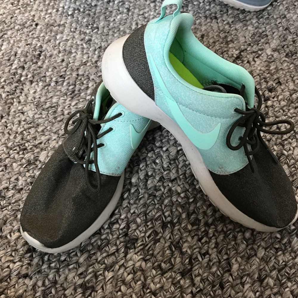 Nike roshes