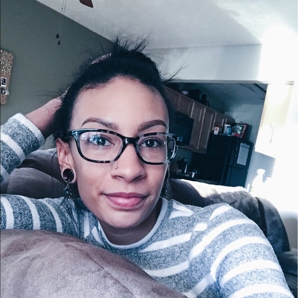 Meet your Posher, Tori - Picture 1 of 1