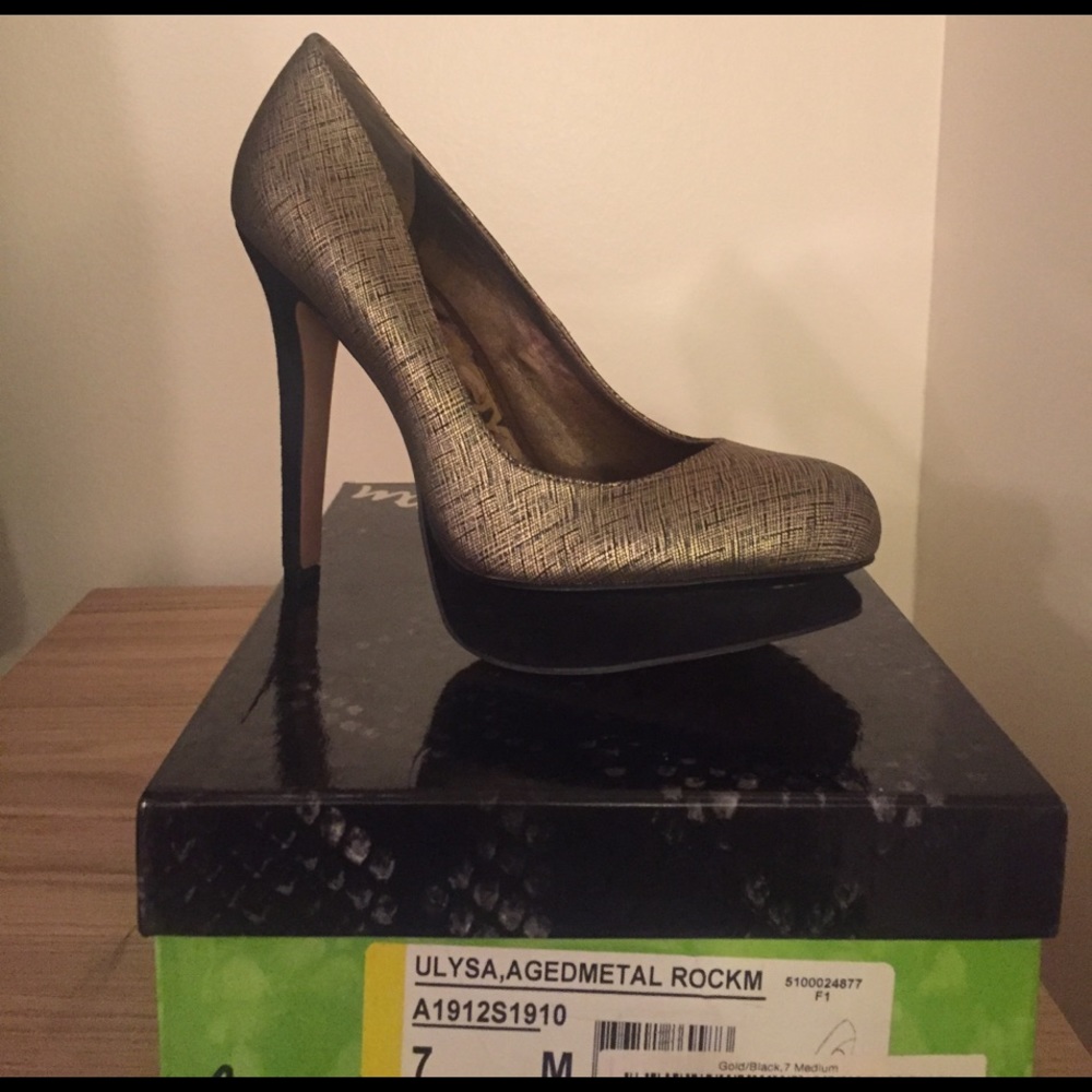 Sam Edelman Black and Gold Platform Pump