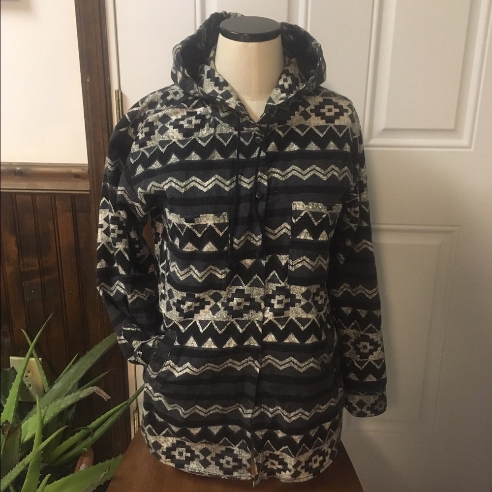 Printed button down w/ hood and pockets