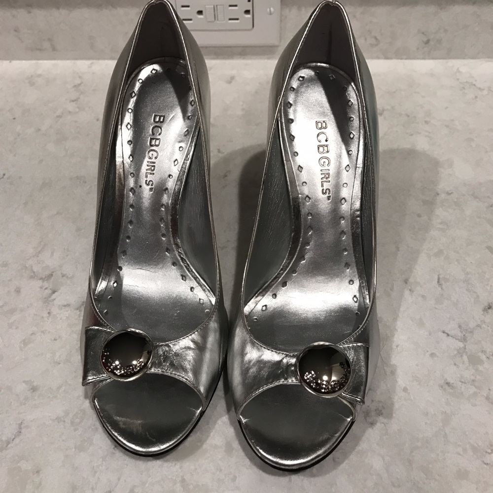 BCBG girls heels