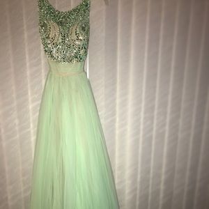 Beautiful green Sherri Hill prom dress!