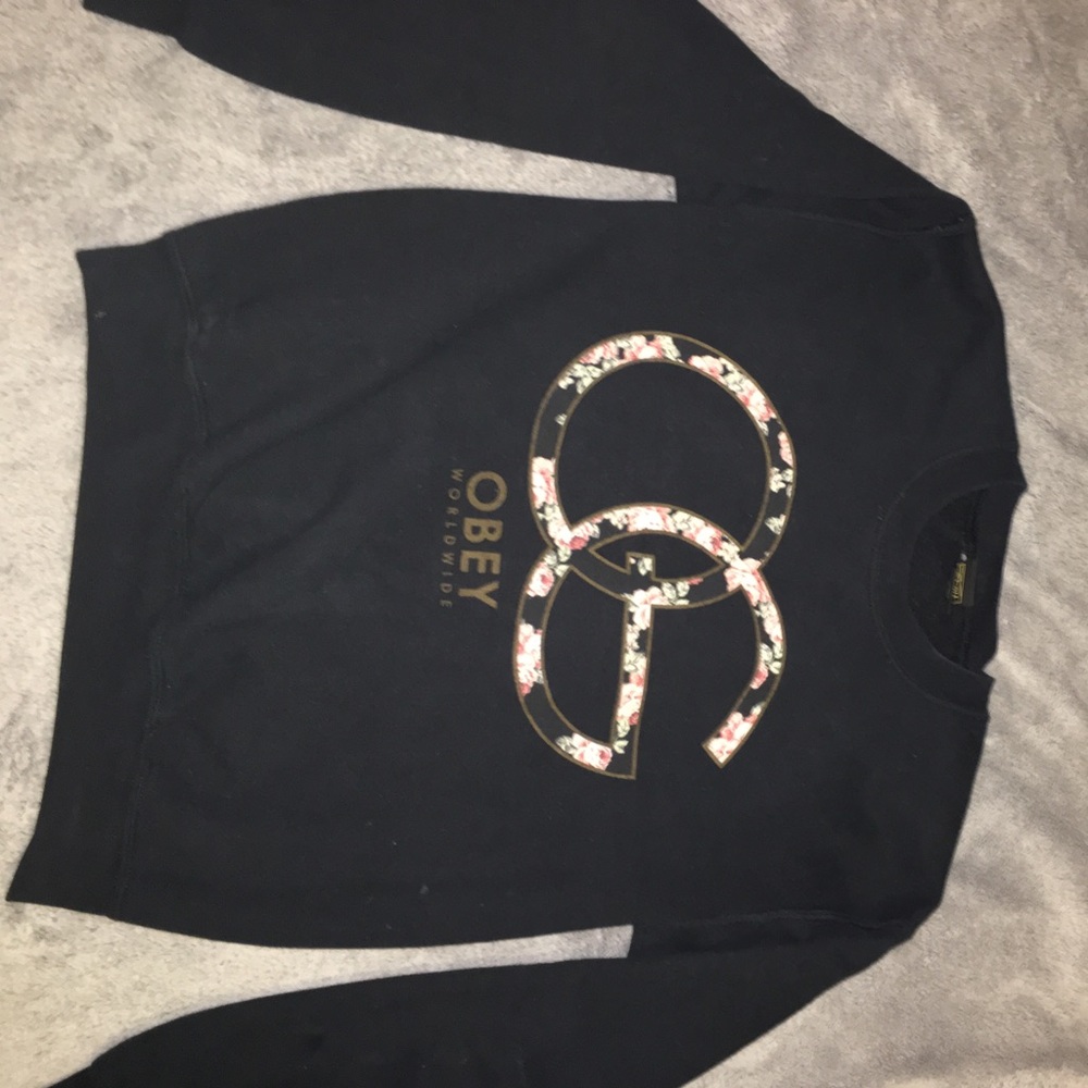 obey crewneck size small