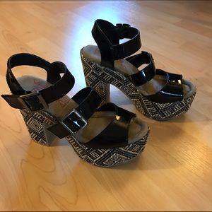 Big Buddha Quip platform shoes