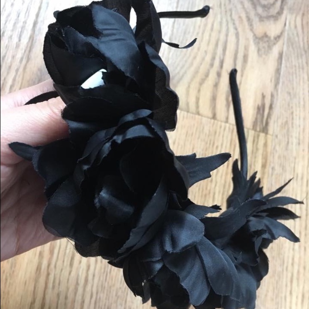 UO black flower crown