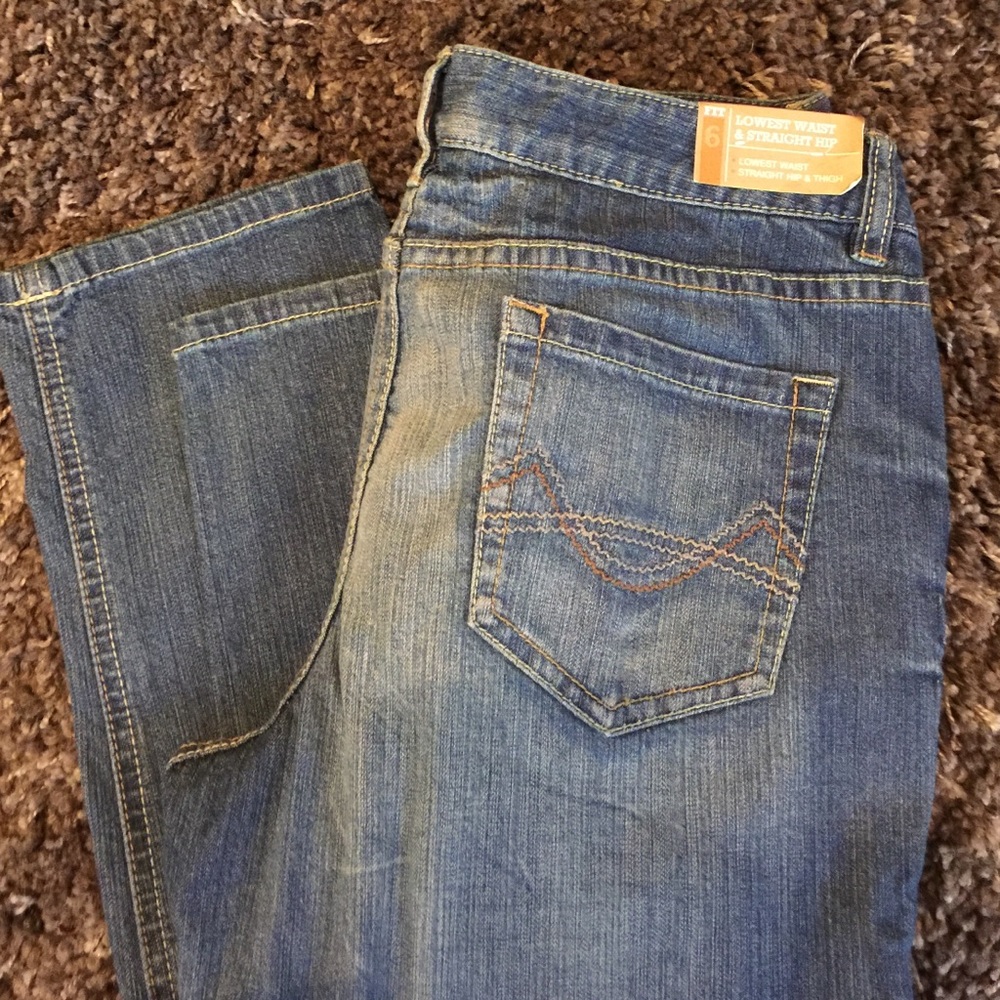 🆕Mossimo distressed skinny jeans