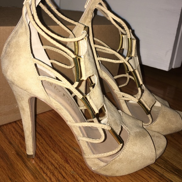 Nude Suede Heel- NEW!!! - Picture 2 of 4