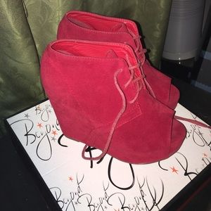 Red Open Toe Wedges 🔥