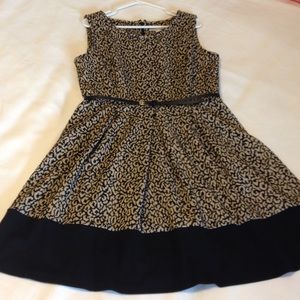 ⚡️⚡️1 Day Sale⚡️⚡️Black & Tan Belted Dress🌻