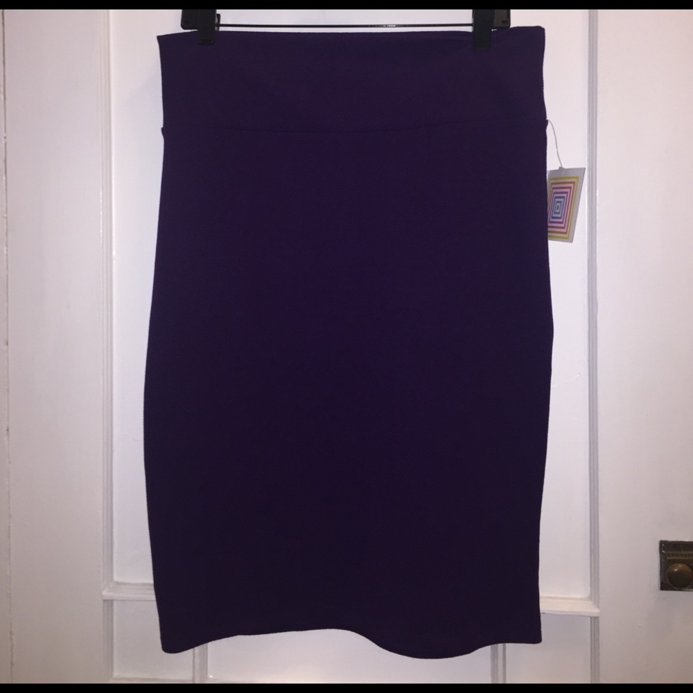 NWT L LuLaRoe Cassie Dark Purple