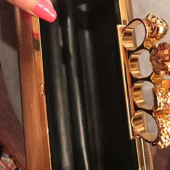 Alexander McQueen clutch. - Picture 4 of 7