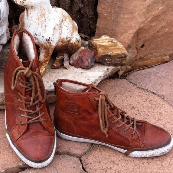 Frye Shoes - Frye Greene hi back zip shearling  size 7- 7.5