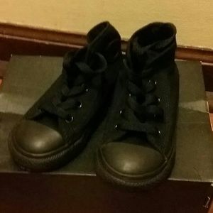 Black converse size 8 boys worn 2x