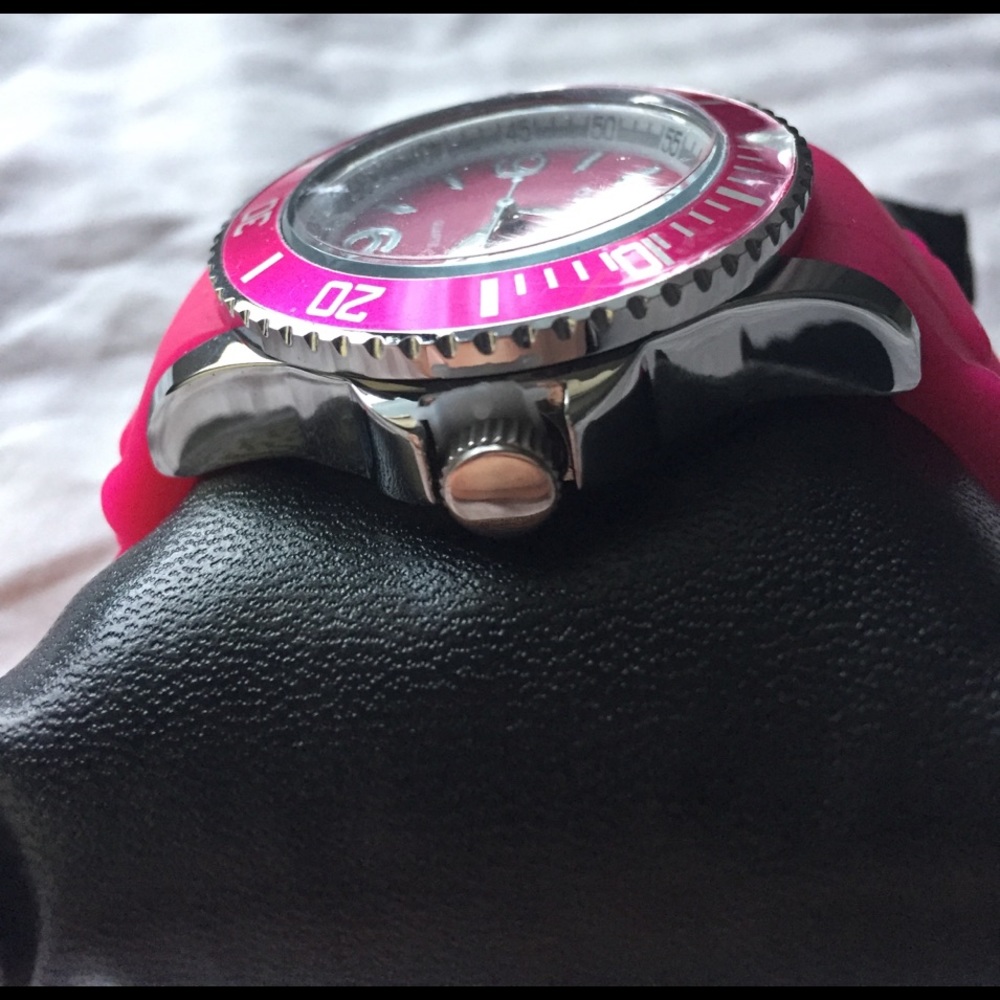 βοΈSOLDβοΈπ NIB Hot Pink Women's Watch - Picture 5 of 5