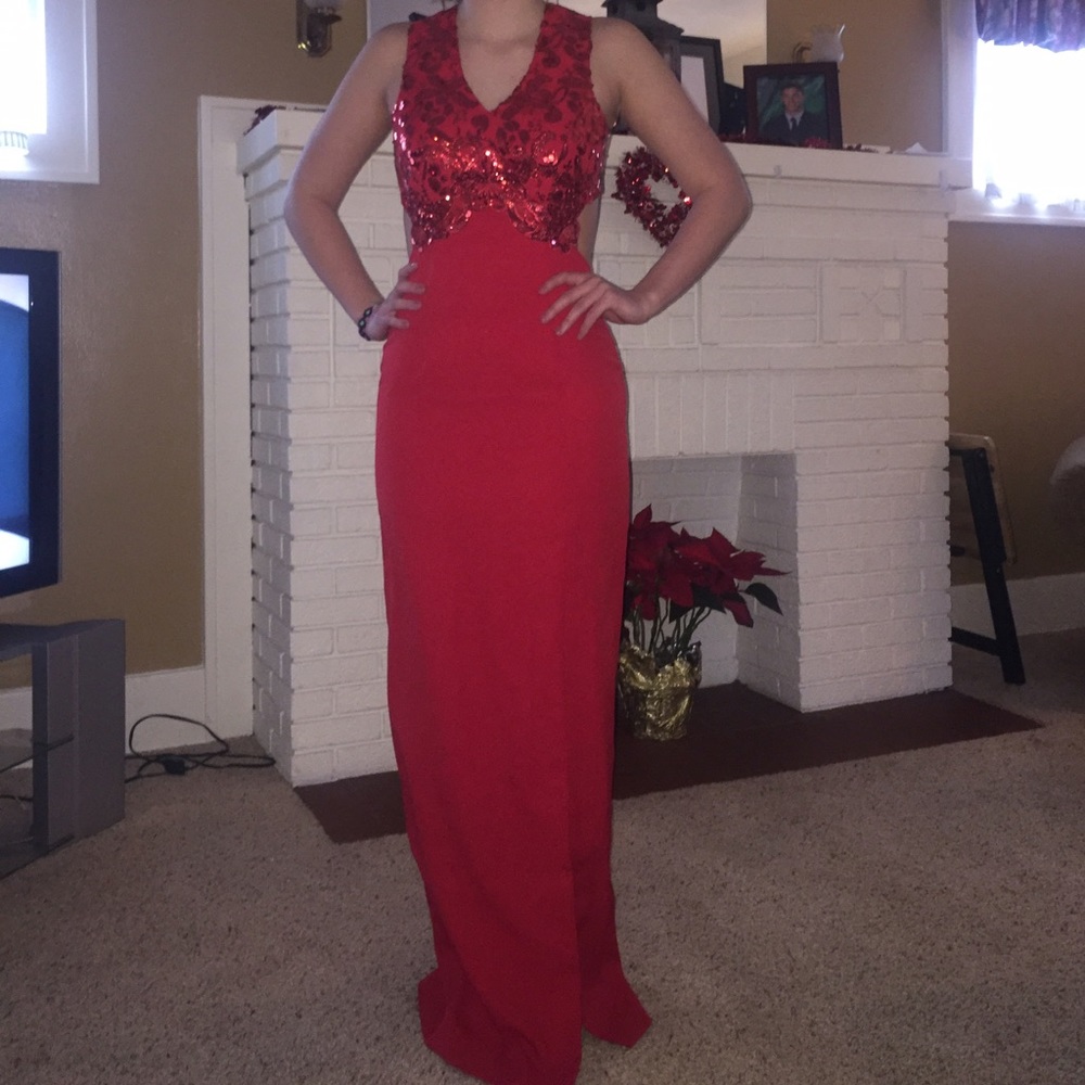 Red Fitted Prom Dress