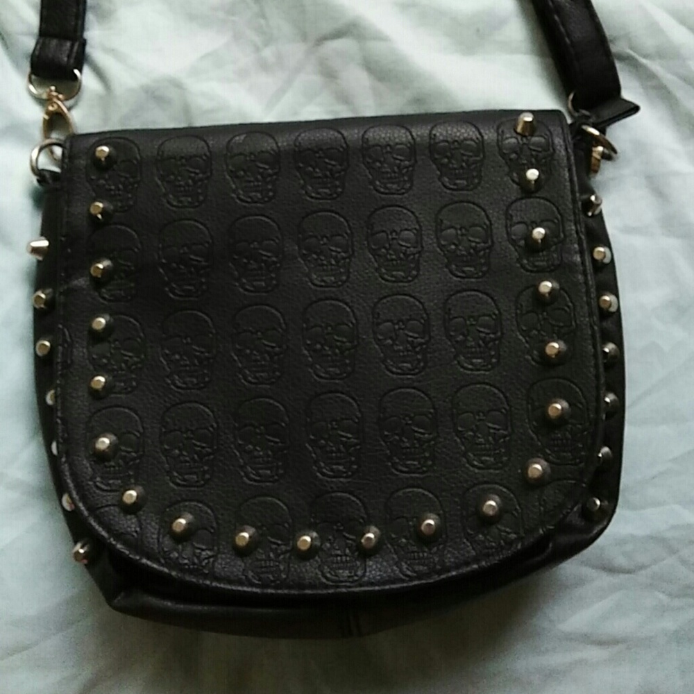 Skull cross body bag