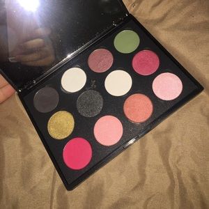 Makeup palette