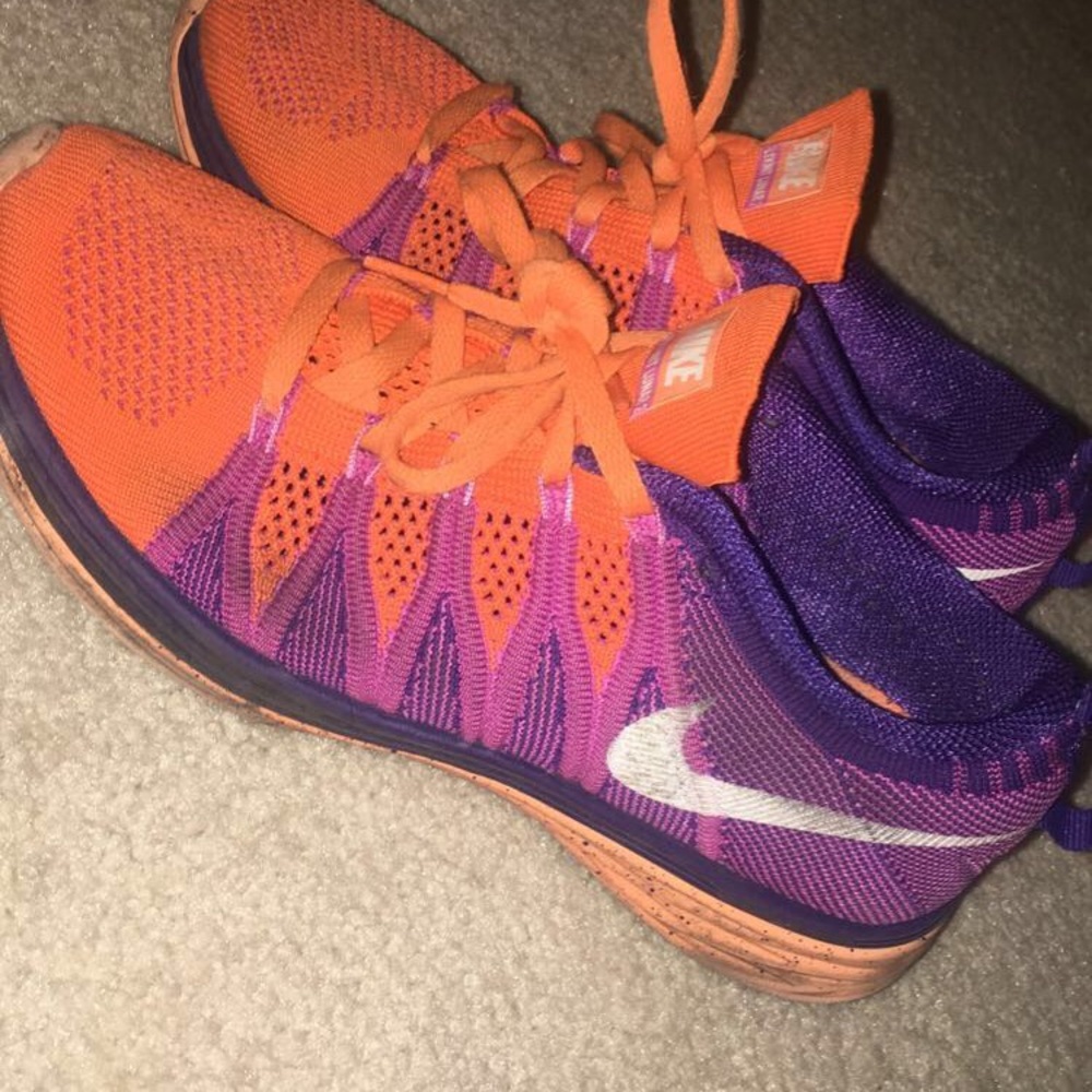 Women's Nike tennis shoes