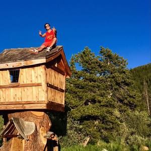 Meet your Posher, Costa