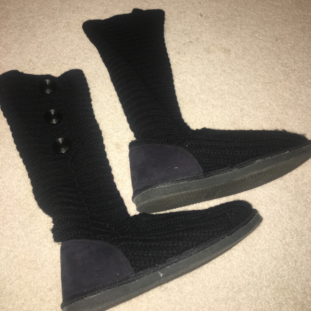Black knit boots! Look like uggs