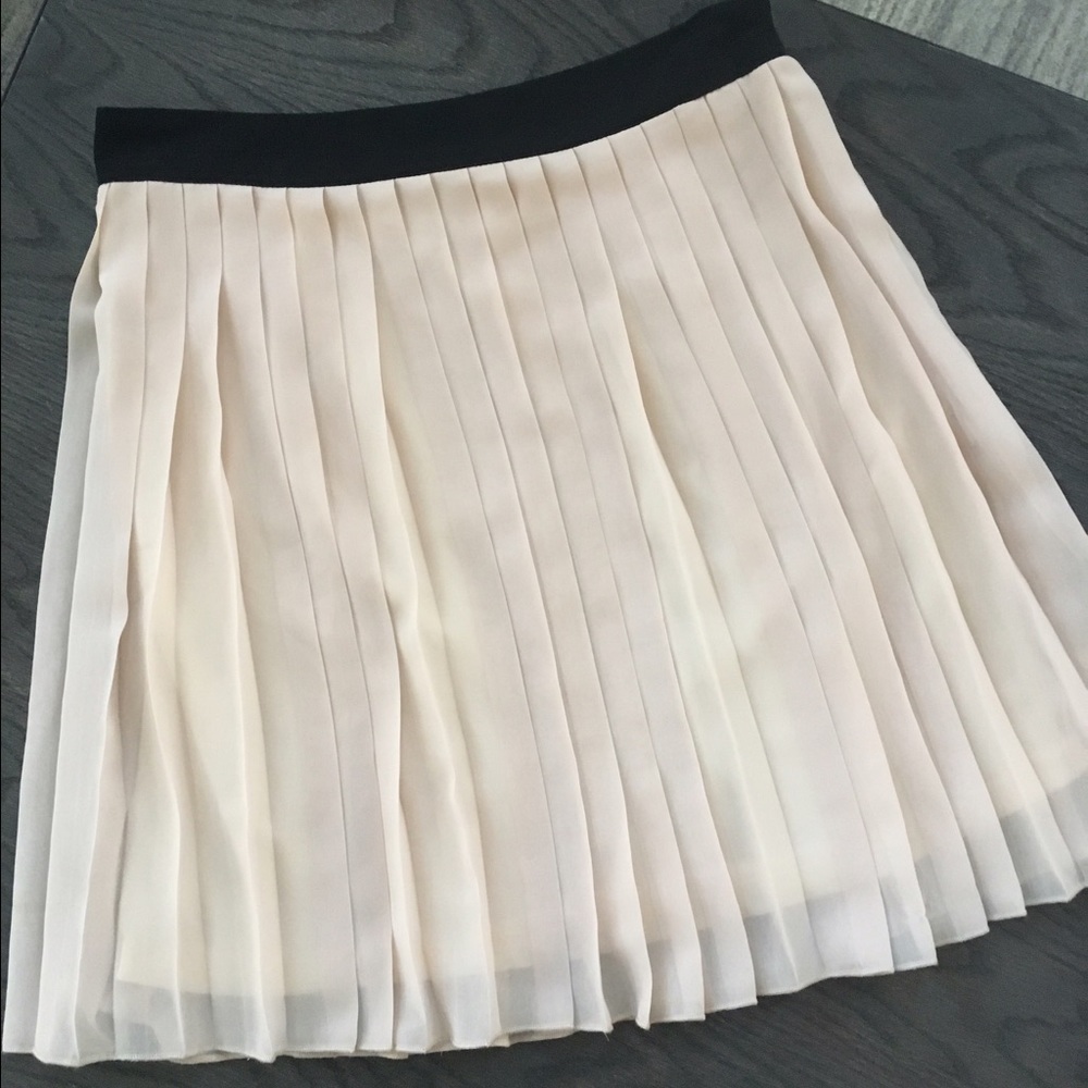 Ivory pleated skirt