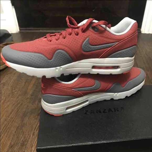 Nike Air Max - Picture 1 of 4