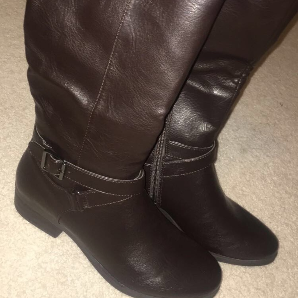 Super cute tall brown croft&barrow boots
