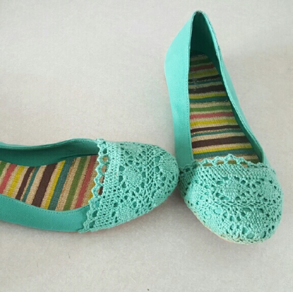Turquoise flats - Picture 2 of 3
