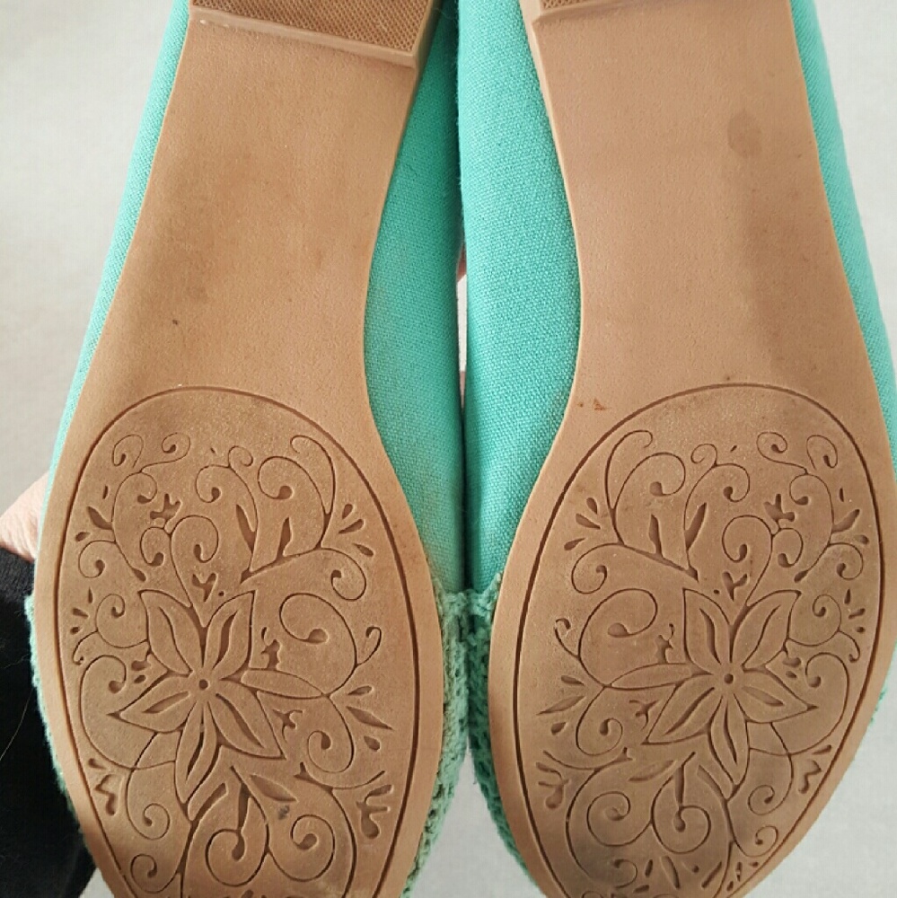 Turquoise flats - Picture 3 of 3