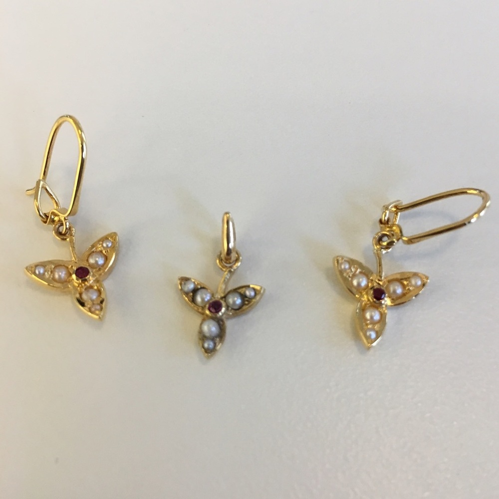 🌟HP🌟 pearl & ruby floral earrings & pendant