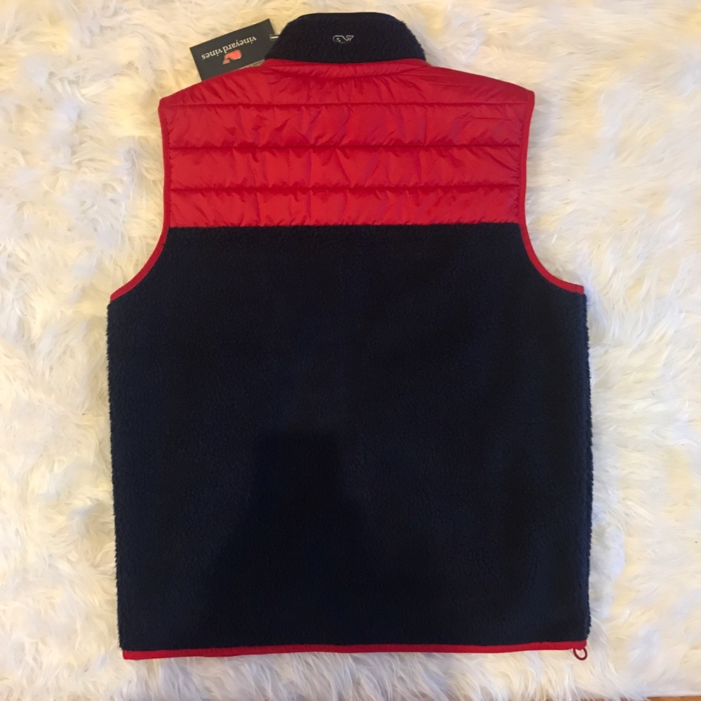 Vineyard vines Sherpa vest. NWT. - Picture 2 of 3