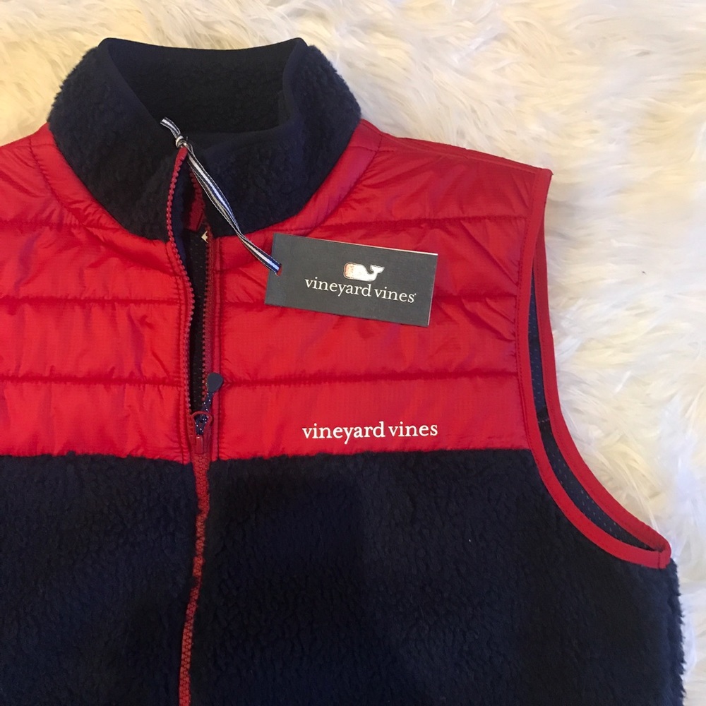 Vineyard vines Sherpa vest. NWT. - Picture 3 of 3