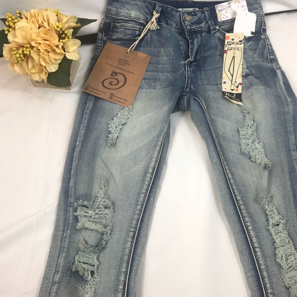 Distressed jeans size 7 nwt - Picture 1 of 3