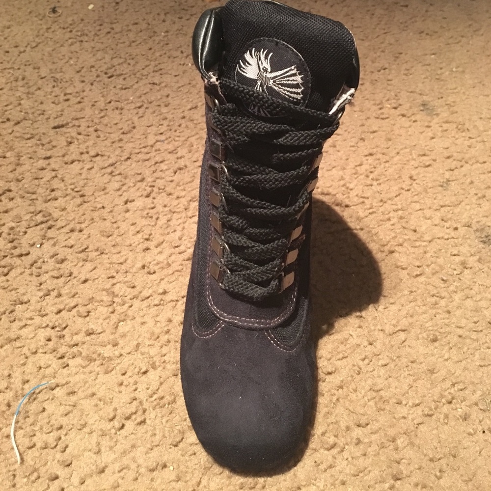 Boot - Picture 2 of 3
