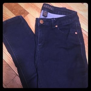 Tinsel size 27 dark skinny jeans