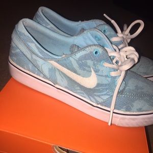 Nike Janoski