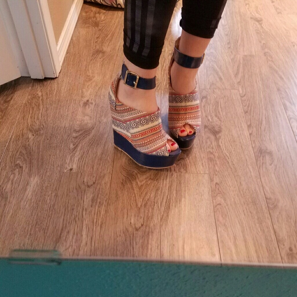 Steve Madden wedges 5.5 in heel - Picture 2 of 6