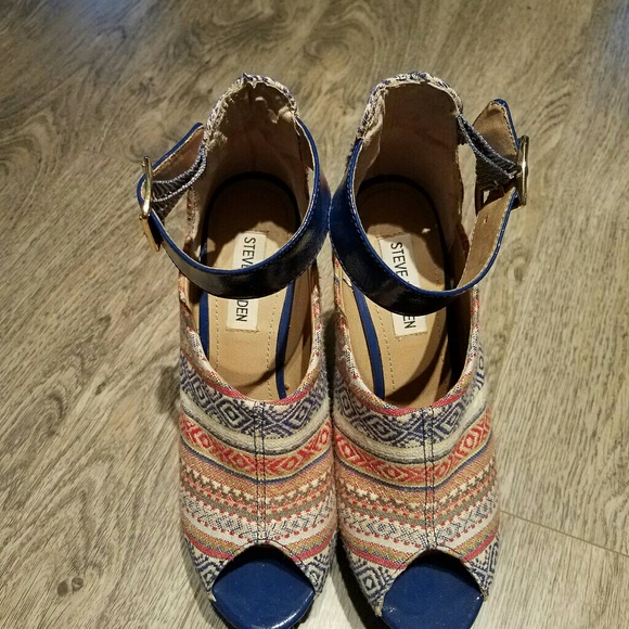 Steve Madden wedges 5.5 in heel - Picture 4 of 6