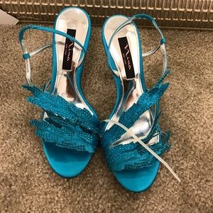 Gorgeous teal Nina heels.