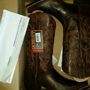Woman's Ariate boot size 9 PRICE REDUCED