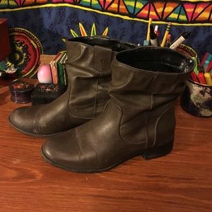 Adorable Victoria's secret booties!