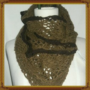 NWT CAROLINA AMATO Crochet scarf