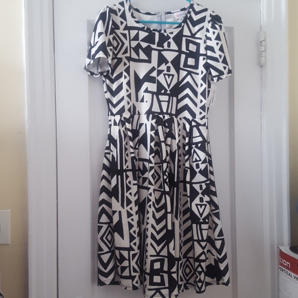 NWT LuLaRoe geometric print Amelia dress