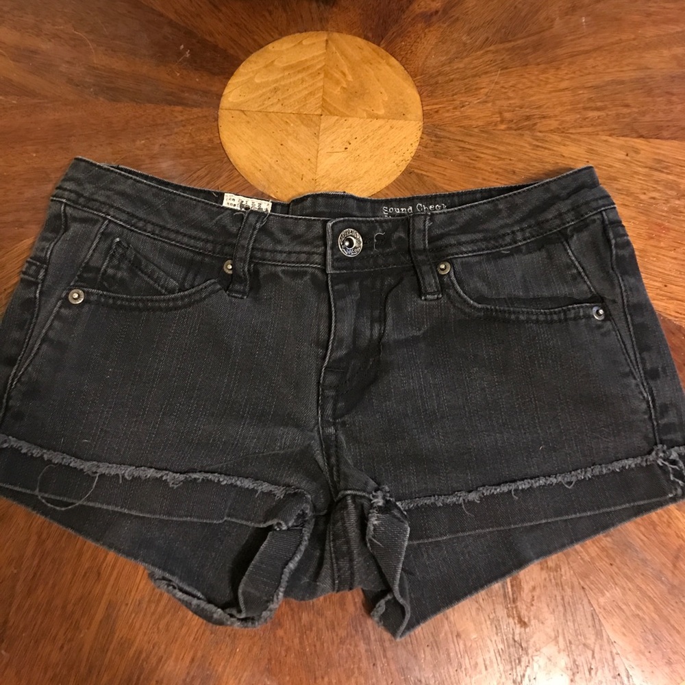 Volcom - mini shorts (previously worn)