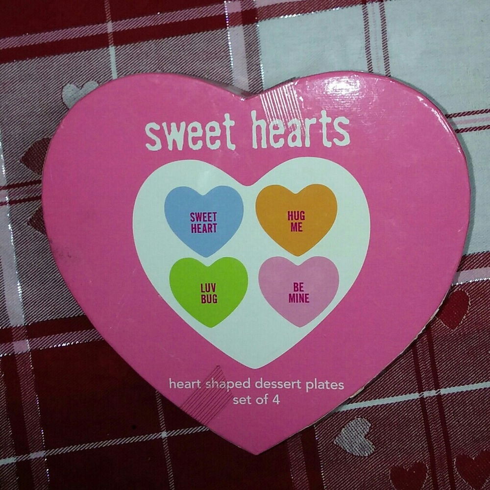 BRAND NEW SWEET HEART DESSERT TRAYS, SUPER CUTE
