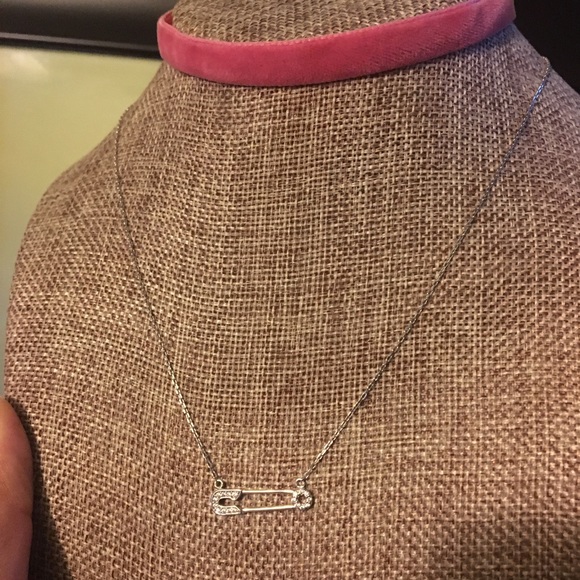 ☮️💕925 Sterling Safety Pin Necklace💕☮️ - Picture 2 of 2